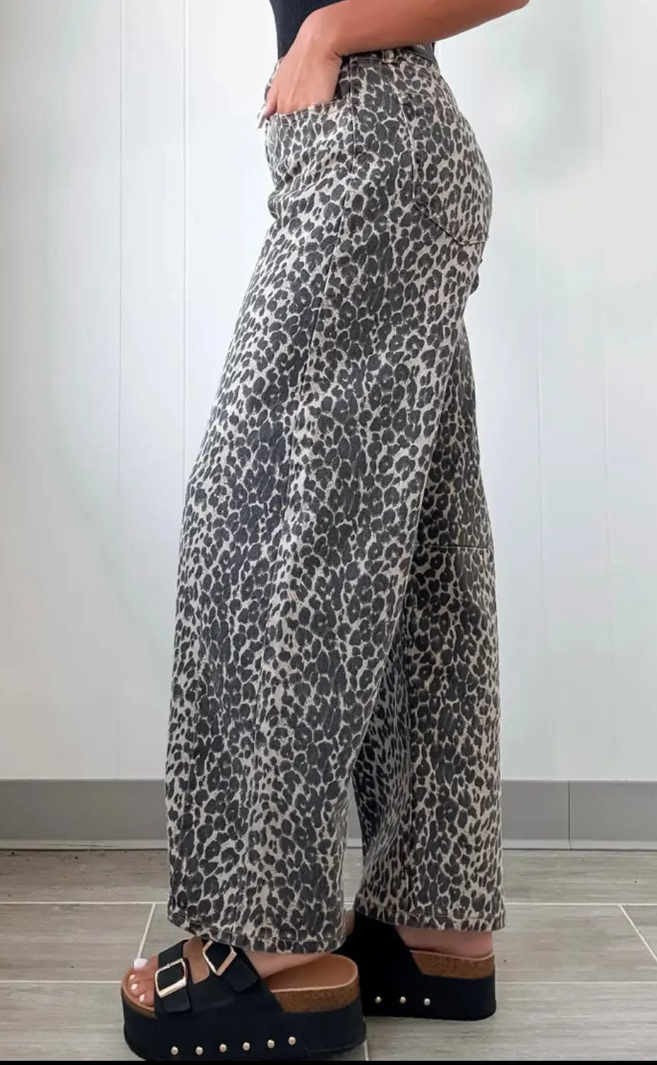 Black Leopard Print High
Waist Barrel Jeans